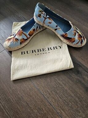 NWOT Burberry Peony Rose Print Canvas Espadrilles with COA + Dusty Size 36